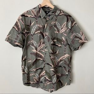 H&M Men’s Banana Leaf Button Down Shirt